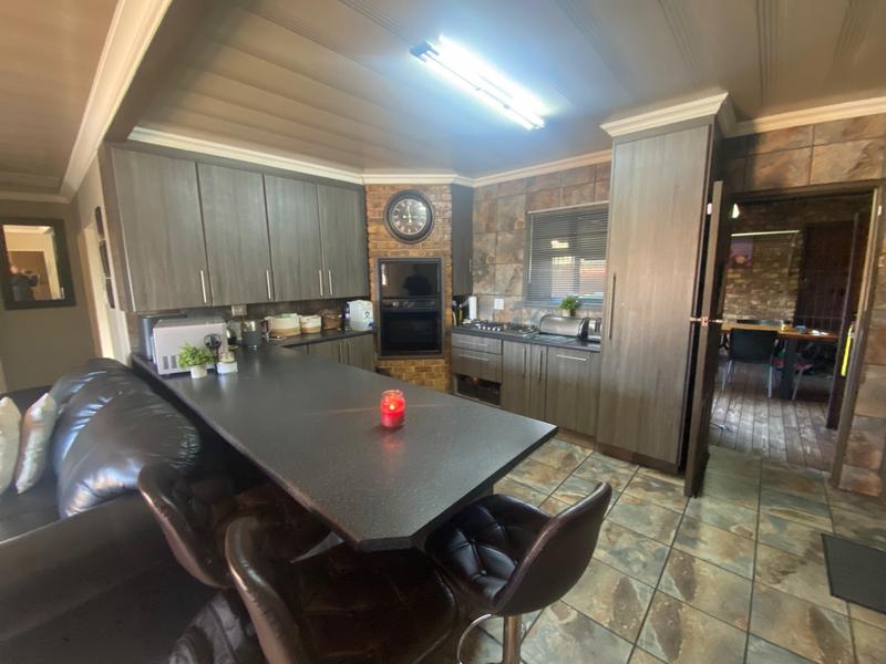 3 Bedroom Property for Sale in Middelburg Eastern Cape